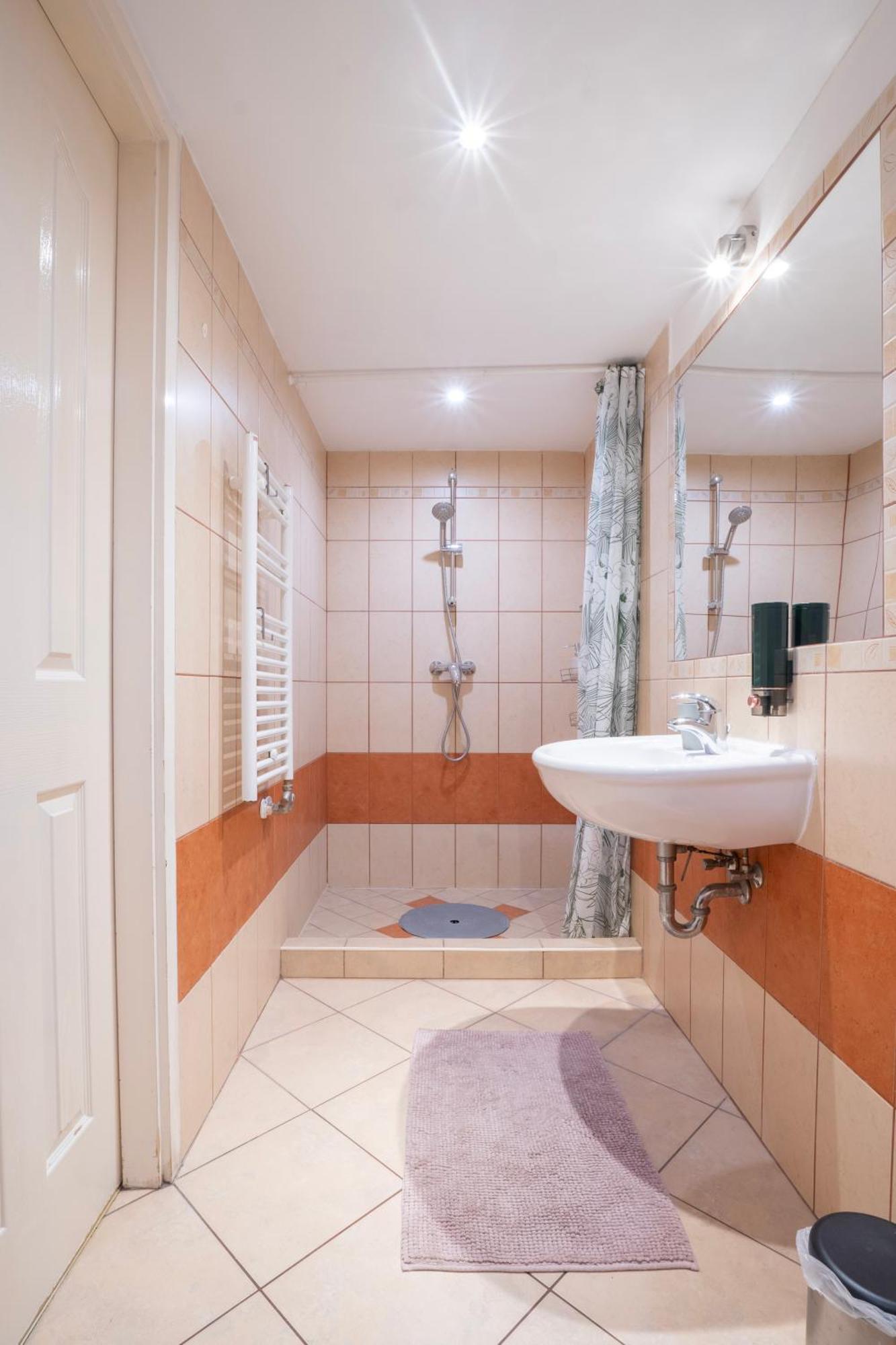 Cedar Inn Budapest - Palace District Dış mekan fotoğraf